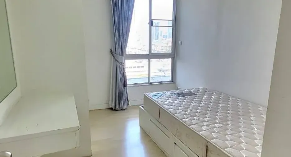 For rent 2 bedrooms condo in Yan Nawa, Bangkok