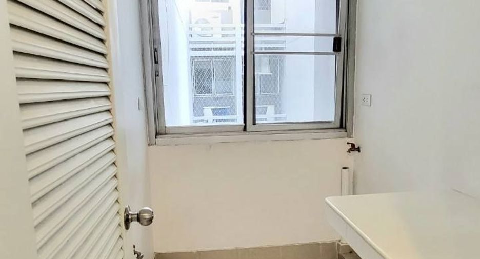 For rent 2 bedrooms condo in Yan Nawa, Bangkok