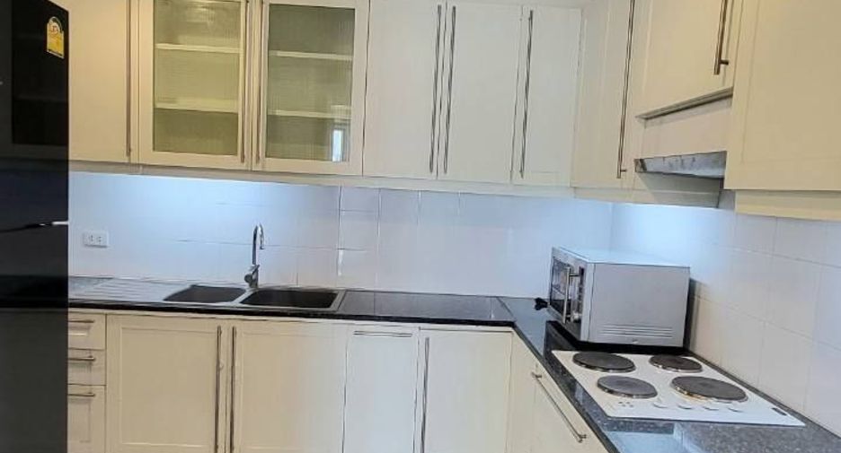 For rent 2 bedrooms condo in Yan Nawa, Bangkok