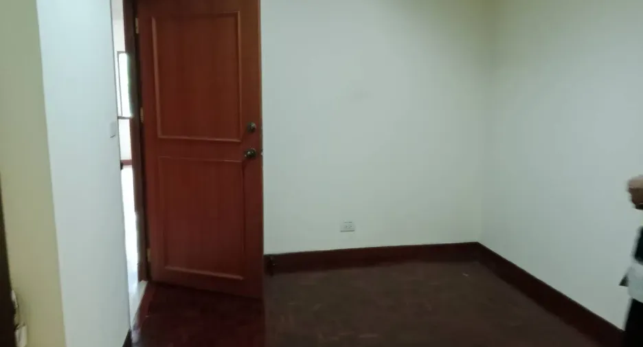 For rent 4 bedrooms condo in Watthana, Bangkok