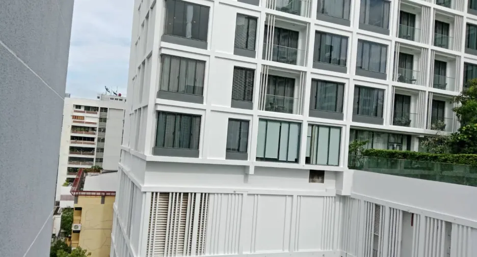 For rent 4 bedrooms condo in Watthana, Bangkok