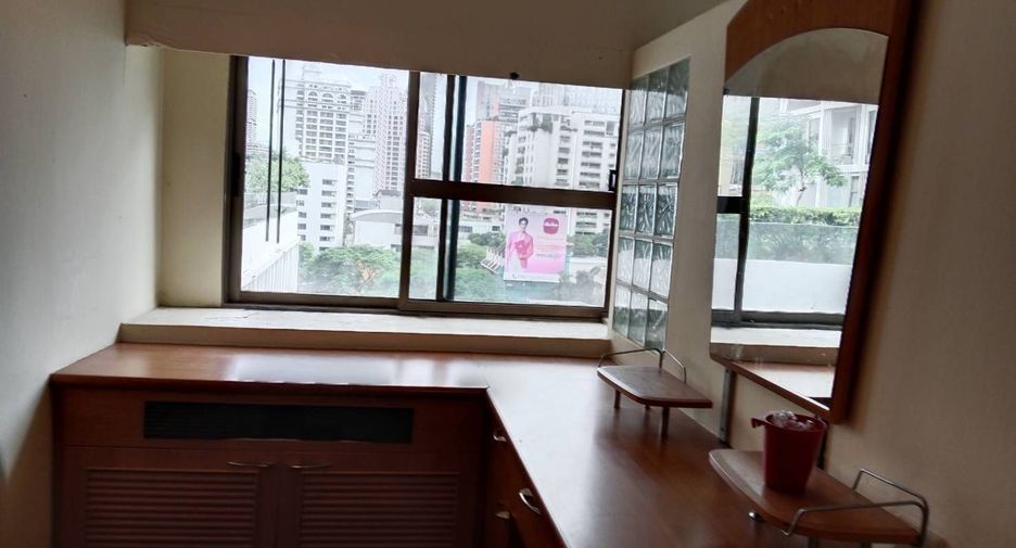 For rent 4 bedrooms condo in Watthana, Bangkok