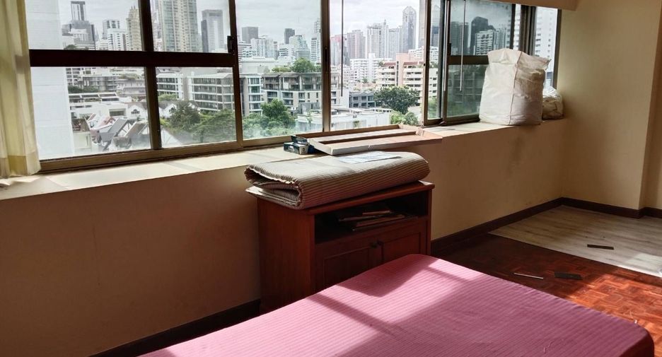 For rent 4 bedrooms condo in Watthana, Bangkok