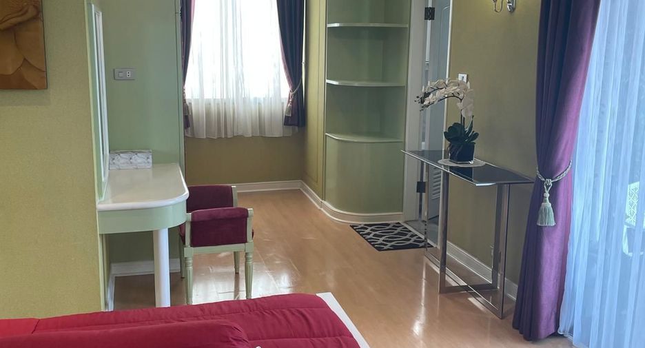 For rent 3 bedrooms condo in Khlong Toei, Bangkok