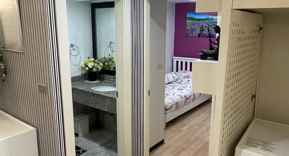 For rent 3 bedrooms condo in Khlong Toei, Bangkok