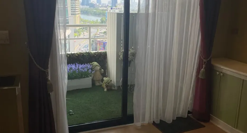 For rent 3 bedrooms condo in Khlong Toei, Bangkok