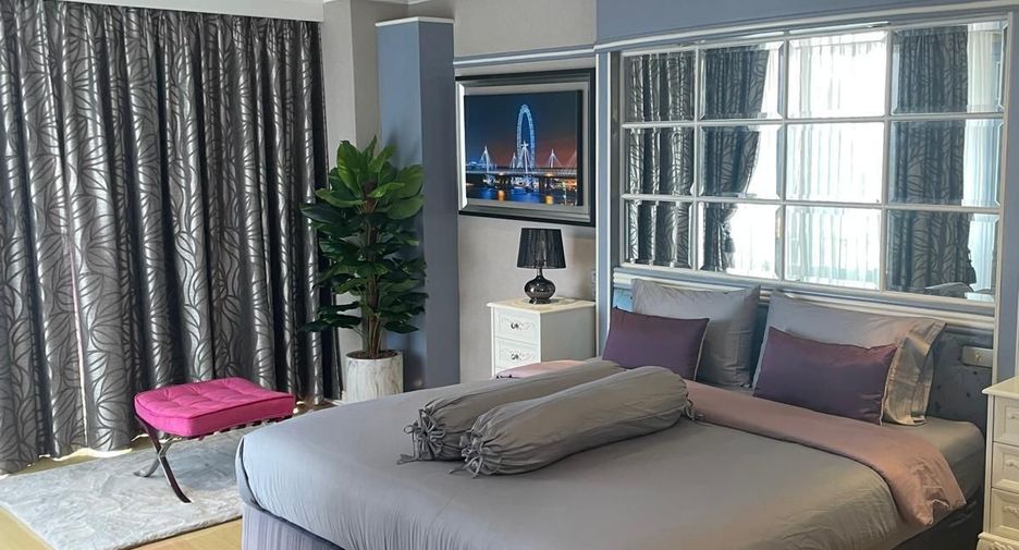 For rent 3 bedrooms condo in Khlong Toei, Bangkok