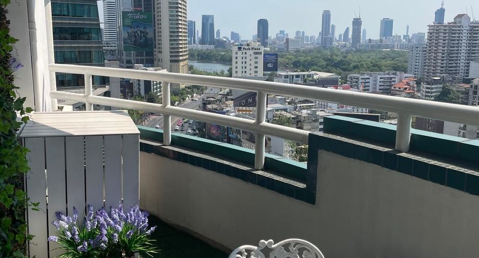 For rent 3 bedrooms condo in Khlong Toei, Bangkok