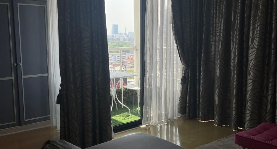 For rent 3 bedrooms condo in Khlong Toei, Bangkok