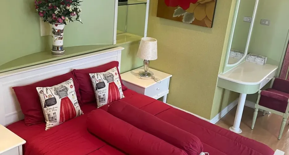 For rent 3 bedrooms condo in Khlong Toei, Bangkok