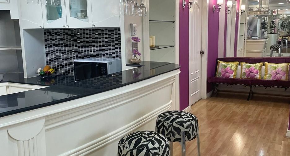 For rent 3 bedrooms condo in Khlong Toei, Bangkok