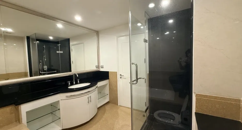 For rent 2 bedrooms condo in Sathon, Bangkok