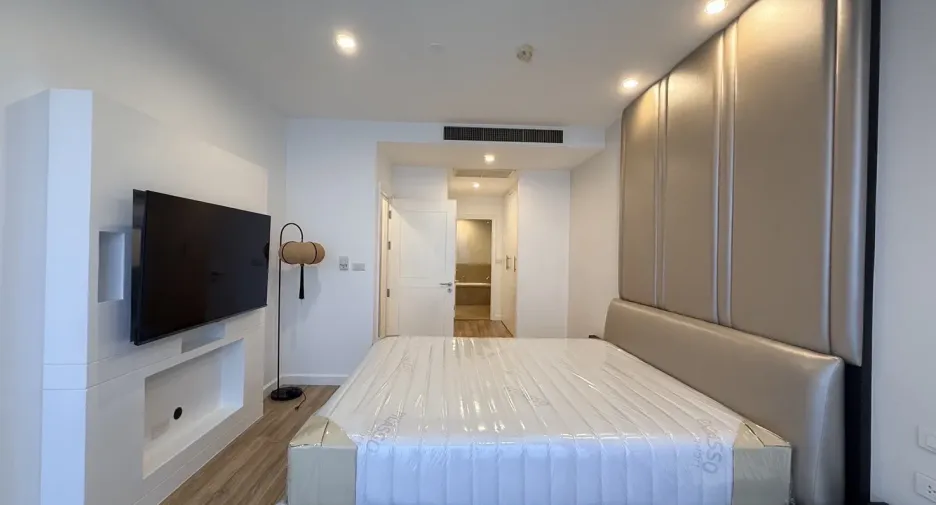 For rent 2 bedrooms condo in Sathon, Bangkok