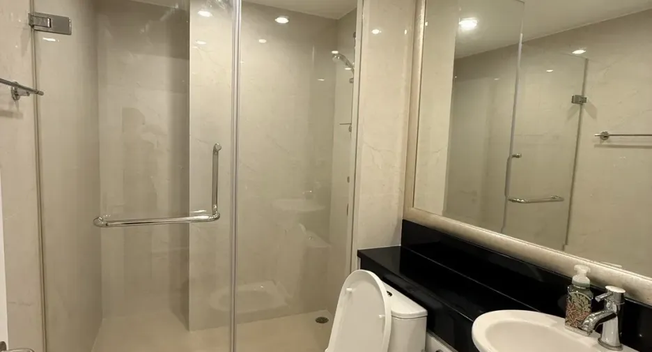For rent 2 bedrooms condo in Sathon, Bangkok