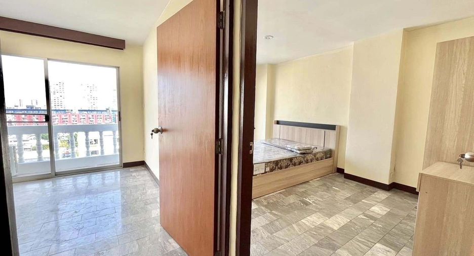 For rent 2 bedrooms condo in Bang Kapi, Bangkok