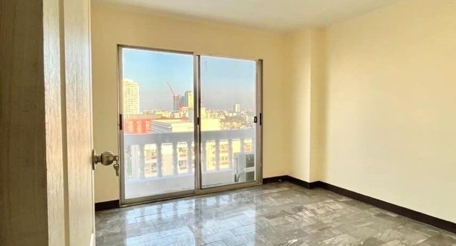For rent 2 bedrooms condo in Bang Kapi, Bangkok