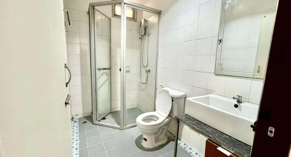 For rent 2 bedrooms condo in Bang Kapi, Bangkok