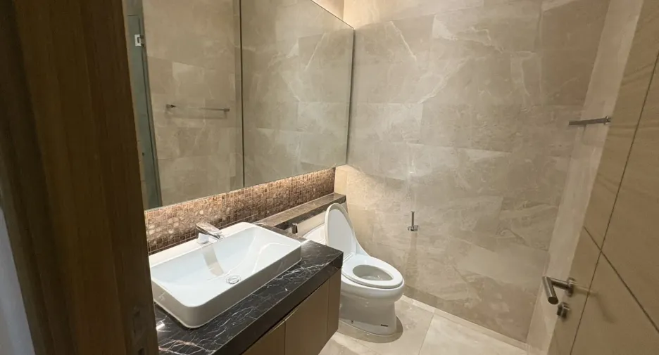 Condo en alquiler de 2 habitaciones en Pathum Wan, Bangkok