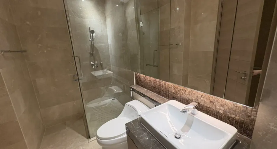 Condo en alquiler de 2 habitaciones en Pathum Wan, Bangkok