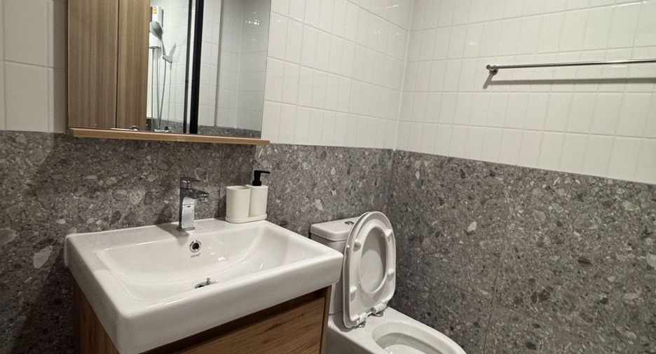 For rent 2 bedrooms condo in Chatuchak, Bangkok
