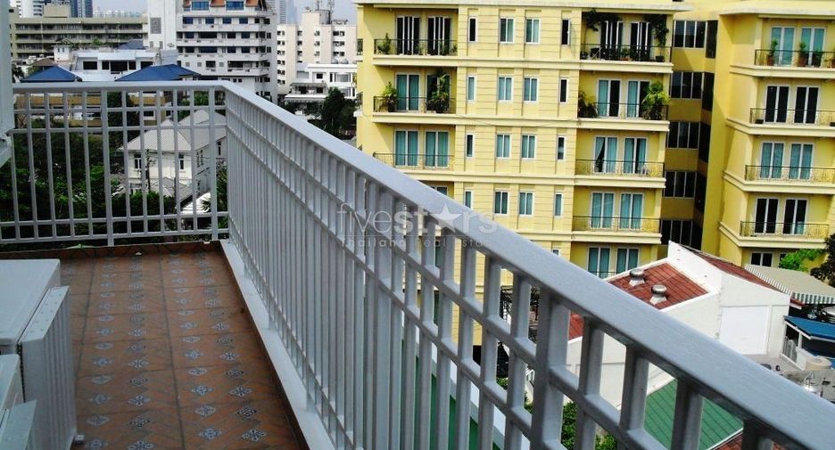 For rent 4 bedrooms condo in Yan Nawa, Bangkok