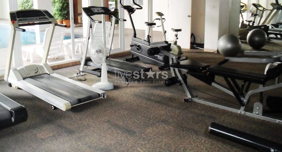 For rent 4 bedrooms condo in Yan Nawa, Bangkok