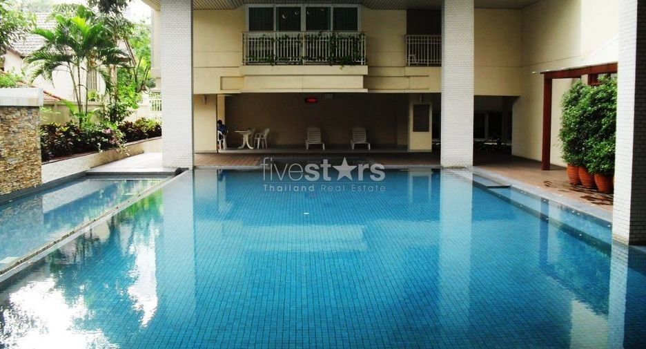 For rent 4 bedrooms condo in Yan Nawa, Bangkok
