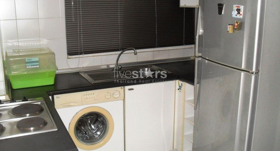 For rent 4 bedrooms condo in Yan Nawa, Bangkok