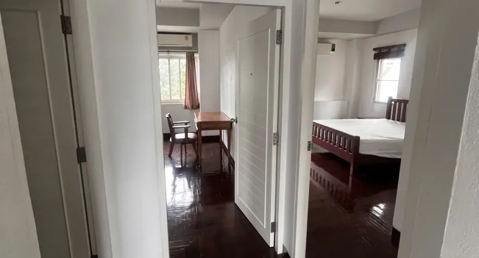 For rent 3 bedrooms apartment in Sathon, Bangkok