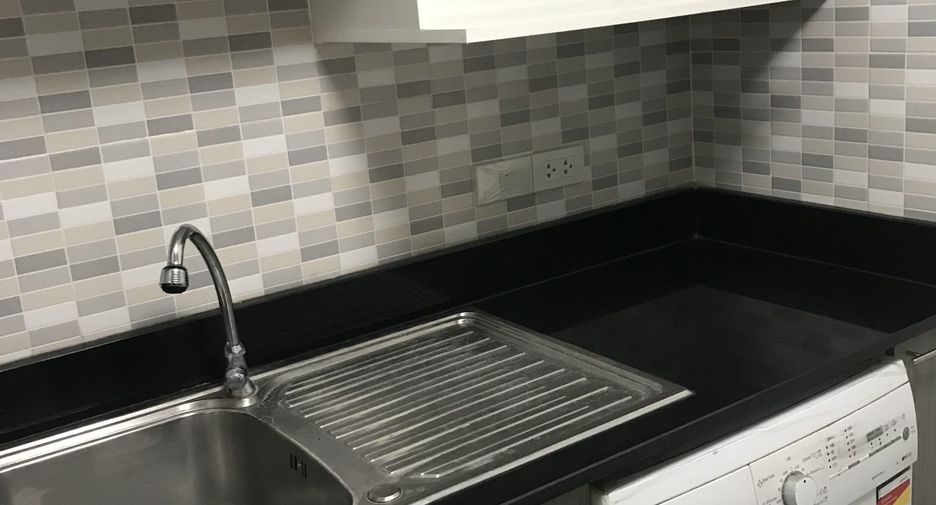 For rent 2 bedrooms condo in Pathum Wan, Bangkok