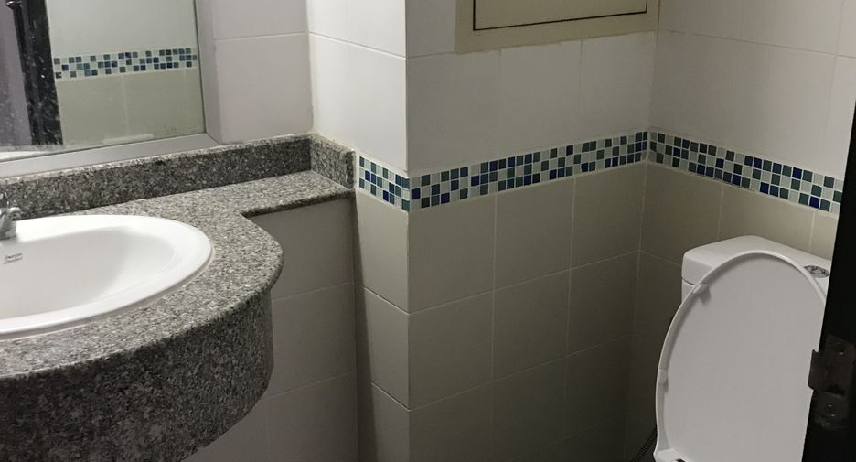 For rent 2 bedrooms condo in Pathum Wan, Bangkok