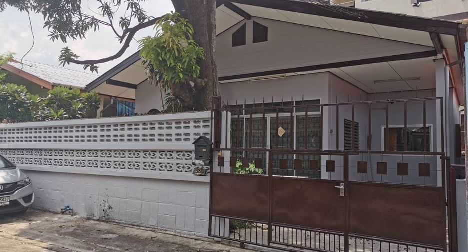 For rent 3 bedrooms house in Wang Thonglang, Bangkok