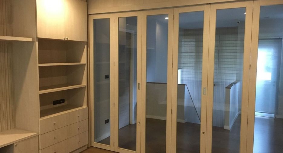For rent 3 bedrooms house in Bang Kapi, Bangkok