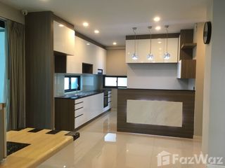 Casa en alquiler de 3 habitaciones en Bang Kapi, Bangkok