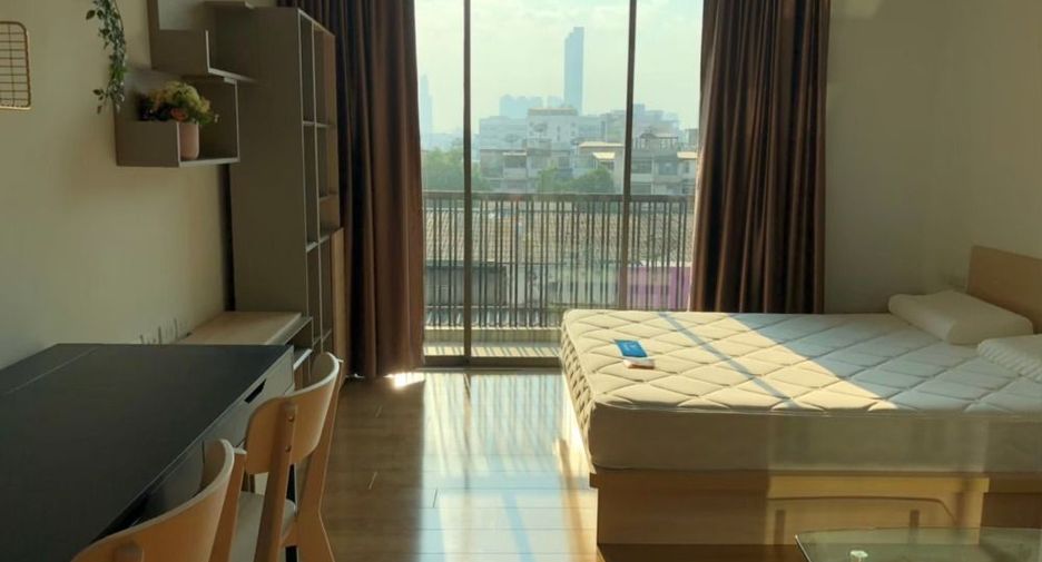 Wohnung zur Miete mit Studio in Sathon, Bangkok