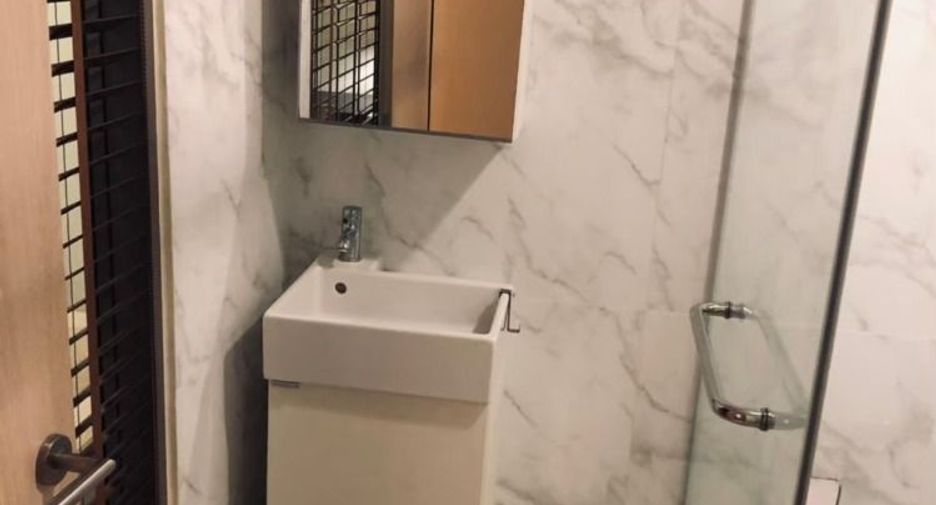 Wohnung zur Miete mit Studio in Sathon, Bangkok