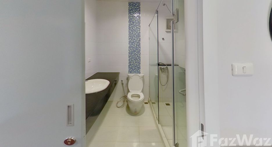 For rent 2 bedrooms condo in Pathum Wan, Bangkok