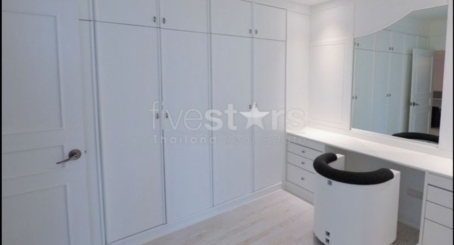 For rent 4 bedrooms condo in Khlong Toei, Bangkok