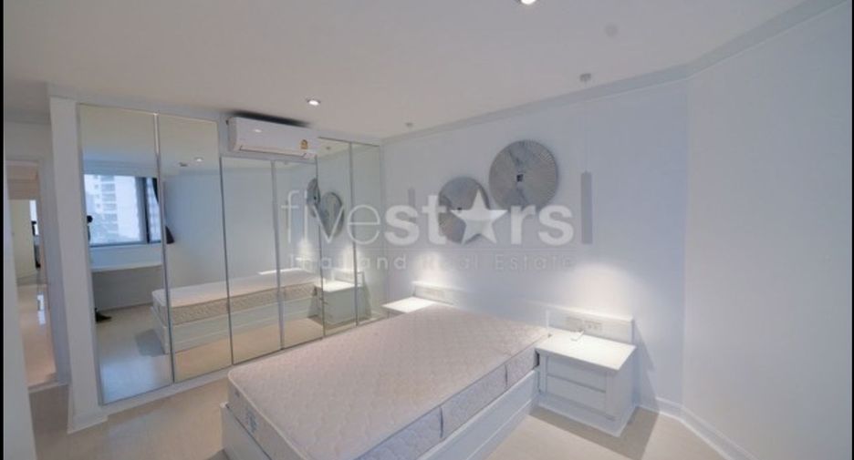 For rent 4 bedrooms condo in Khlong Toei, Bangkok