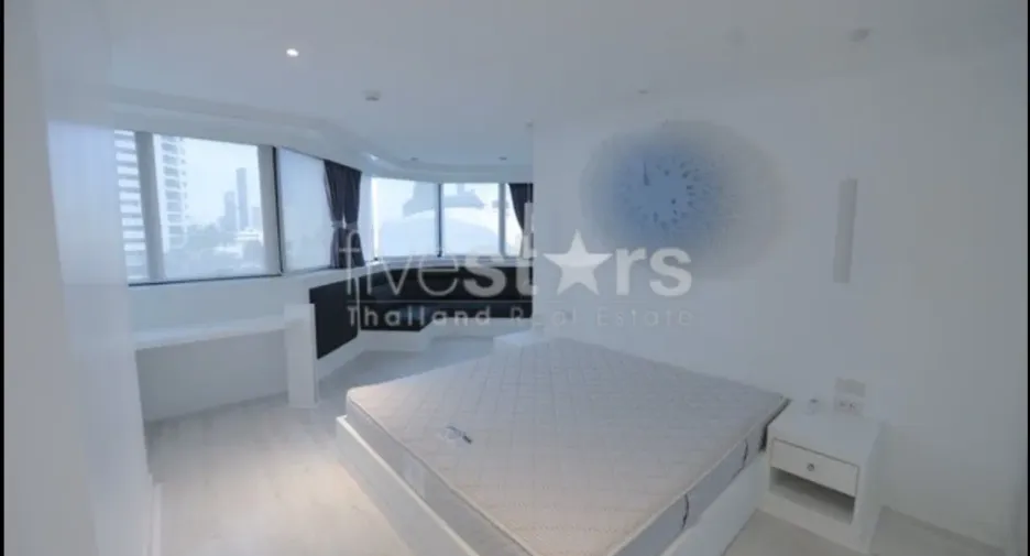 For rent 4 bedrooms condo in Khlong Toei, Bangkok