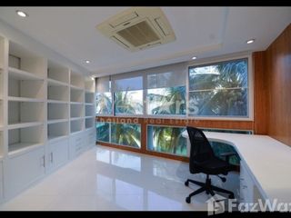For rent 4 bedrooms condo in Khlong Toei, Bangkok