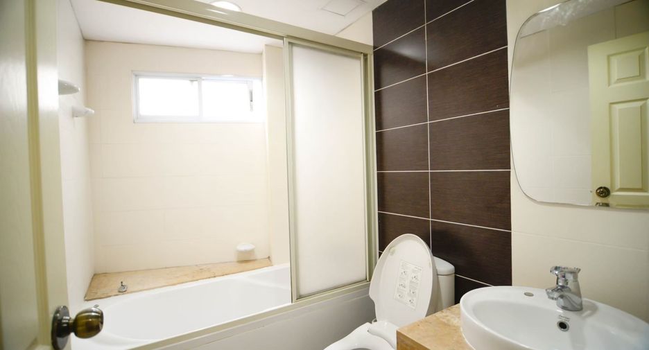 For rent 2 bedrooms condo in Khlong Toei, Bangkok
