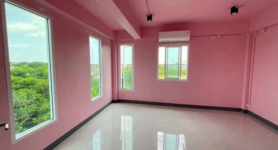 For rent 9 bedrooms office in Suan Luang, Bangkok