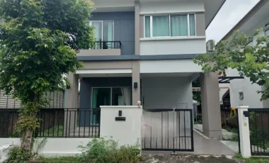 Casa en alquiler de 3 habitaciones en Bang Phli, Samut Prakan