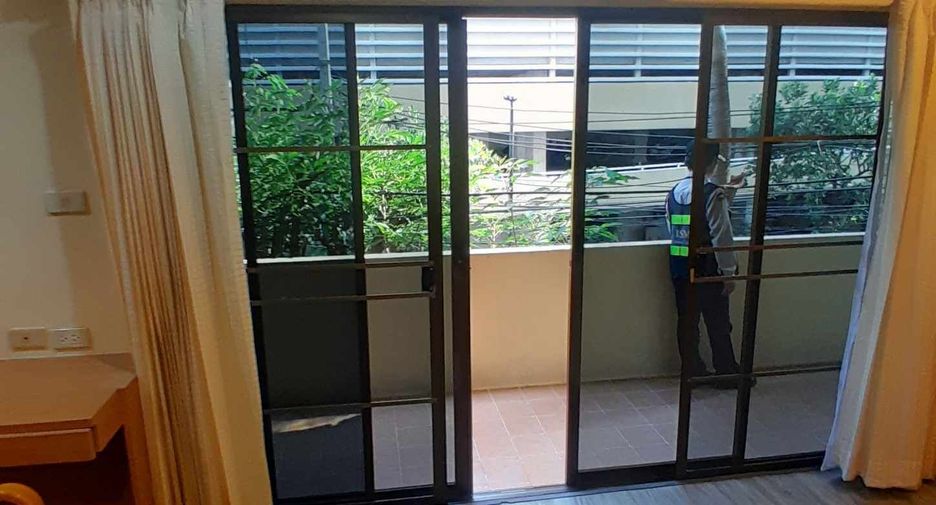 For rent 3 bedrooms condo in Watthana, Bangkok