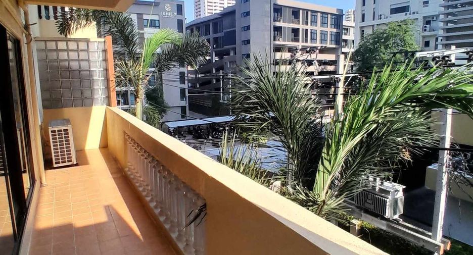 For rent 3 bedrooms condo in Watthana, Bangkok