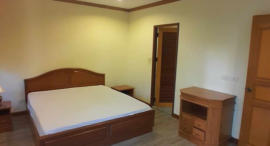 For rent 3 bedrooms condo in Watthana, Bangkok