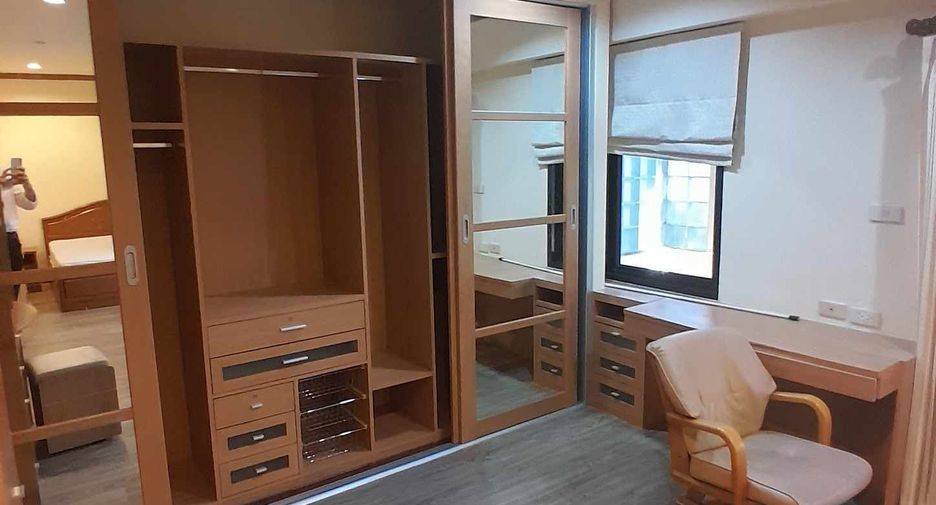 For rent 3 bedrooms condo in Watthana, Bangkok