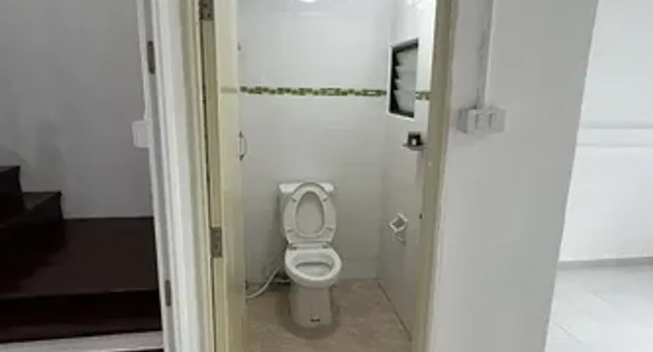 For rent 2 bedrooms townhouse in Wang Thonglang, Bangkok