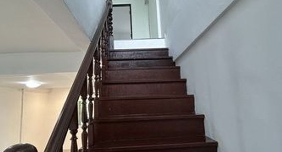 For rent 2 bedrooms townhouse in Wang Thonglang, Bangkok